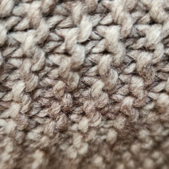 Chunky Knit Sweater / mid length, medium, taupe - Picture 6 of 7